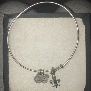 Three Alex and anis two gold one silver